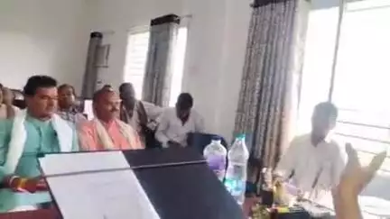 राजपुर: राजपुर प्रखंड कार्यालय में बीस सूत्री समिति की बैठक, लापरवाह अधिकारियों पर होगी कार्रवाई