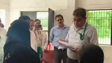 बांसी: नौगढ़ तहसील क्षेत्र के खाद्य विभाग की दुकानों का निरीक्षण भारतीय खाद्य निगम पश्चिम बंगाल के महाप्रबंधक ने किया