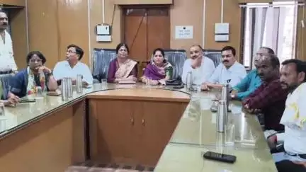 बीना: नगर पालिका की बैठक में सफाई व्यवस्था को लेकर हंगामा, अधिकारियों को 24 घंटे का अल्टीमेटम