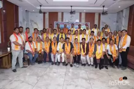 कासगंज: कासगंज शहर के निजी होटल में लायंस क्लब गोल्ड की बैठक हुई, 30 नए सदस्य शामिल किए गए