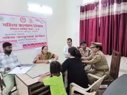 फिरोज़ाबाद: नारी सम्मान का संकल्प: महिला आयोग की सदस्या मीना कुमारी ने निरीक्षण भवन में पीड़िताओं की समस्याएं सुनीं