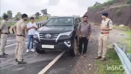 त्योंथर: सोहागी में 7 माह में 25 सड़क हादसों में 17 मौतें, पुलिस ने वाहनों को रोककर यातायात नियमों का पाठ पढ़ाया