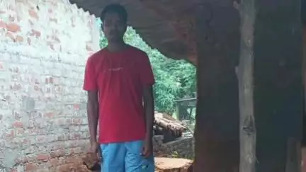 रनियां: भारी बारिश से टाल्डा गांव में किसान विजय डहंगा का कच्चा मकान गिरा