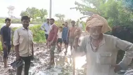 सरीला: हरसुंडी गांव में सड़क निर्माण कार्य कराए बिना निकाला गया धन, जांच के आदेश, ग्राम प्रधान और सचिव पर फर्जीवाड़े का आरोप