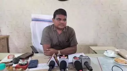 पूर्वी टुंडी: प्रखंड कार्यालय में BDO की अध्यक्षता में राजनीतिक पार्टियों के साथ हुई बैठक, BDO ने दी जानकारी