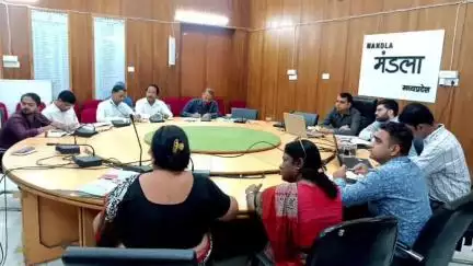 मंडला: जनजातीय कार्य मंत्रालय के अधिकारियों ने गोलमेज कक्ष में वीडियो कॉन्फ्रेंस से पीएम जनमन योजना की समीक्षा की