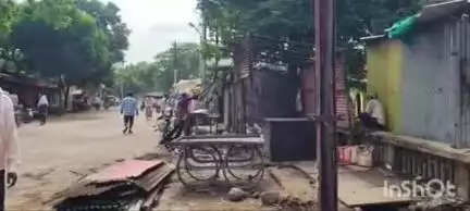 अकोट: अतिक्रमण मोहिमेबाबतच्या जाहीर सुचनेमुळे बस स्टॕन्ड मार्गावर अतिक्रमण धारकांनी स्वतःहून अतिक्रमण काढण्यास केली सुरवात