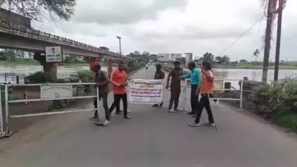 हातकणंगले: मुसळधार पावसामुळे पंचगंगा नदी धोक्याच्या पातळीवर, इचलकरंजीतील लहान पूल वाहतुकीसाठी तिसऱ्यांदा बंद