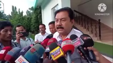 গোলাঘাট: পঞ্চায়ত গ্ৰামোন্নয়ন বিভাগত ঠিকা ভিত্তিক  কৰ্মচাৰীৰ লগতে বহু নিযুক্তি সন্দৰ্ভত আবৰ্ত ভবনত বৃহৎ ঘোষণা মন্ত্ৰী ৰঞ্জিত দাসৰ