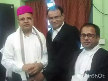 बेनीपुर: न्यायालय में प्रधान सत्र न्यायाधीश शिव गोपाल मिश्रा को मिथिला संस्कृति के अनुसार पाग चादर से सम्मानित किया गया