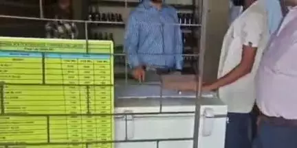 डंडई: डंडई में उपायुक्त का औचक निरीक्षण, अनुपस्थित कर्मियों पर गिरी गाज, गैरहाजिर कर्मचारी और बंद प्रज्ञा केंद्र को मिली सख्त चेतावनी