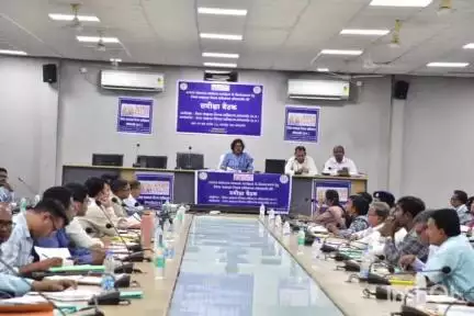 कोंडागांव: संयुक्त जिला कार्यालय के सभा कक्ष में कलेक्टर की अध्यक्षता में उल्लास नवभारत साक्षरता कार्यक्रम की समीक्षा बैठक सम्पन्न