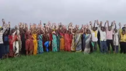 चंदौली: विशुनपुरा में लगभग 8बीघा जमीन पर दबंग का कब्जा,हाईकोर्ट के आदेश के बाद भी नही हटा कब्जा,ग्रामीणो का प्रदर्शन #jansamasya