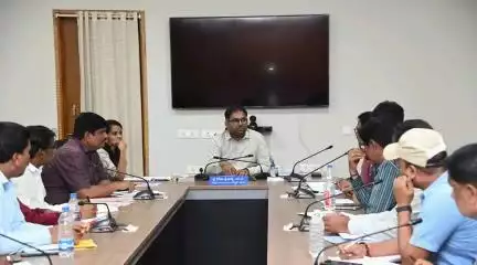 పెద్దపల్లి: భూభారతి దరఖాస్తులన్నీ జూలై చివరి నాటికల్లా పరిష్కరించాలని అన్నారు జిల్లా కలెక్టర్ కోయ శ్రీ హర్ష