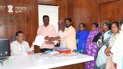 हिंगोली: जन सुरक्षा कायदा रद्द करा जिल्हाधिकारी  यांना नागरिकांचे निवेदन