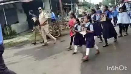 घोड़ाडोंगरी: नशे से दूरी है जरूरी" अभियान के अंतर्गत चौकी पाथाखेडा में स्कूली छात्रो द्वारा जनजागरूकता रैली का कियाआयोजन