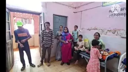 खैरागढ़ के मुंहडबरी गांव में फूटू पीहरी की सब्जी खाने से 1 ही परिवार के 8 लोग बीमार, रात में पहुंचाए गए खैरागढ़ अस्पताल
