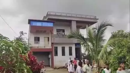 शिरोळ: आळते येथे भरदिवसा बंद बंगला फोडून, १५ तोळे सोनं,अर्धा किलो चांदी व रोख १.५ लाख रुपयांचा ऐवज लंपास
