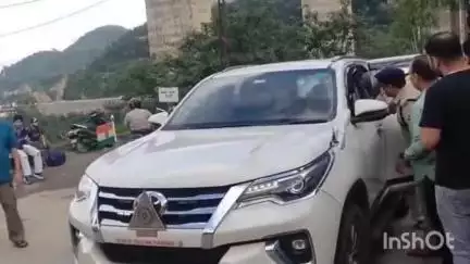सोलन: CM सुक्खू का कंडाघाट के चायल चौंक पहुंचने पर जोरदार स्वागत, दिल्ली से लौटने पर कंडाघाट में कुछ देर रुके