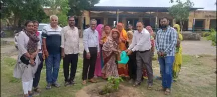 बलूंदा में पौधारोपण कार्यक्रम आयोजित, पर्यावरण संरक्षण का लिया गया संकल्प