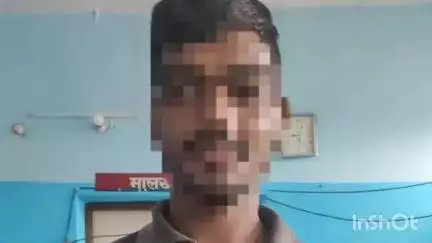परसा: परसा पुलिस ने थाना क्षेत्र के अलग-अलग गांवों से तीन कोर्ट वारंटियों को गिरफ्तार किया