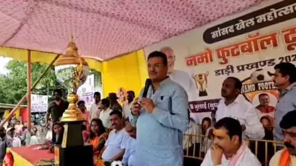 दाड़ी: गिद्धि में सांसद खेल महोत्सव-2025 के तहत, डाडी प्रखंड के मैदान में नमो फुटबॉल टूर्नामेंट शुरू