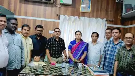 ସୋନପୁର: ସାହାରା ଟ୍ରଷ୍ଟ ଉଚ୍ଚ ବିଦ୍ୟାଳୟ ଠାରେ ଅତିରିକ୍ତ ଜିଲ୍ଲା ଶିକ୍ଷା ଅଧିକାରୀ ଶ୍ରୀମତୀ ମଞ୍ଜୁଲତା ଭୋଇ ଙ୍କୁ ବିଦାୟ କାଳୀନ ସମ୍ବର୍ଦ୍ଧନା ଜ୍ଞାପନ
