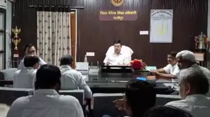 गाज़ीपुर: गाजीपुर में जिला बेसिक शिक्षा अधिकारी हेमंत राव के चार वर्ष पूर्ण होने पर सम्मान समारोह, शिक्षकों ने दी शुभकामनाएं