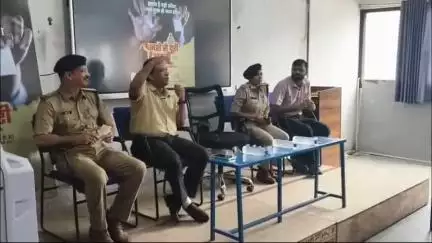 रतलाम नगर: अतिरिक्त पुलिस अधीक्षक राकेश खाखा ने अभ्यास इंस्टीट्यूट्स में छात्रों को नशामुक्ति की शपथ दिलाई
