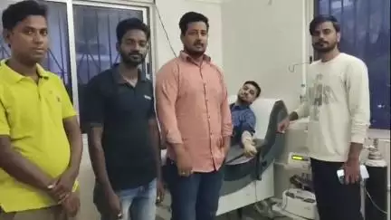 लोहरदगा: मुस्लिम यूथ वेल्फेयर सोसाइटी ने रक्तदान कर थाना टोली के मरीज की मदद की
