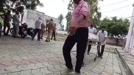 फतेहपुर: सदर के ज्वालागंज बस स्टॉप के समीप पूजा करने जा रही महिला को चार पहिया ने मारी टक्कर, हुई मौत