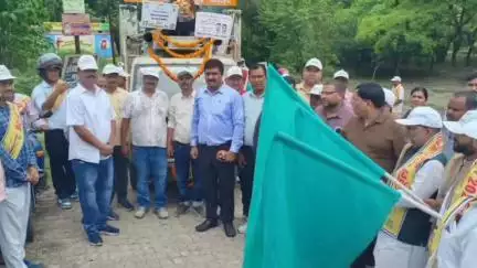 महसी: महसी में विधायक सुरेश्वर सिंह ने हरी झंडी दिखाकर स्कूल चलो अभियान की बाइक रैली को रवाना किया