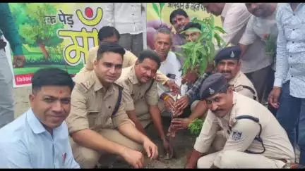 खिलचीपुर: पीएम श्री शासकीय उच्चतर माध्यमिक विद्यालय संडावता में पौधारोपण एवं नशा मुक्ति अभियान