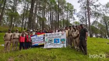 रानीखेत: हरेला पर्व पर रानीखेत के विभिन्न क्षेत्रों में पौधारोपण कार्यक्रमों का आयोजन, लोगों ने पर्यावरण संरक्षण की ली शपथ