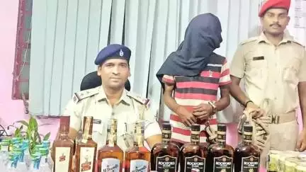 बहरागोड़ा: एनएच-18 पर ओम रेजीडेंसी के पास विदेशी शराब की अवैध बिक्री का भंडाफोड़, दुकानदार गिरफ्तार