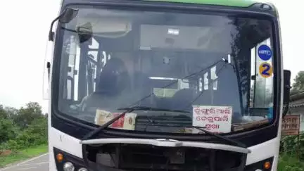 ସୋନପୁର: କେନ୍ଦୁମୁଣ୍ଡା ଠାରେ ଲକ୍ଷ୍ମୀ ବସ ର ଡ୍ରାଇଭର ଅସୁସ୍ଥ ହେବାରୁ ରାସ୍ତାରେ ଅଟକି ରହିଲା ବସ୍