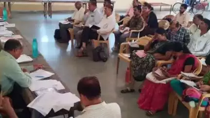 मांगरौल: पंचायत समिति मांगरोल कार्यालय परिसर में विभिन्न योजनाओं की समीक्षा बैठक का आयोजन हुआ