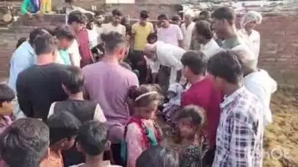 कासगंज: भामों गांव में काम करते समय हाइटेंशन लाइन की चपेट में आया राज मिस्त्री, जिला अस्पताल में भर्ती कराया गया