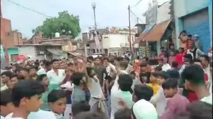 बिसवां: मछरेहटा में गमजदा माहौल में पुलिस की सुरक्षा व्यवस्था के बीच करबला में दफ़्न हुए ताजिए