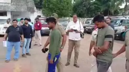 କେନ୍ଦୁଝର ସହର: ଆନ୍ଥରାଜ୍ୟ ଚୋରା ଗାଡି ରାକେଟର ପର୍ଦ୍ଦାଫାଶ କଲା କେନ୍ଦୁଝର ପୋଲିସ୍, ୨୬ ଚାରି ଚକିଆ ଗାଡ଼ି ଜବତ ସହ ଦୁଇ ଗିରଫ