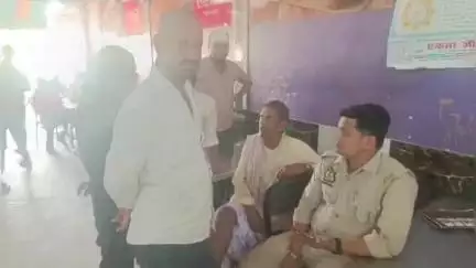 उन्नाव: सदर कोतवाली क्षेत्र के एक रेस्टोरेंट में बुजुर्ग के 7 लाख रुपये दो अज्ञात युवकों ने किए पार, पुलिस खंगाल रही सीसीटीवी