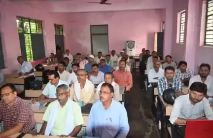 चुरहट: चुरहट में बीएलओ एवं सुपरवाइजर को दिया गया प्रशिक्षण