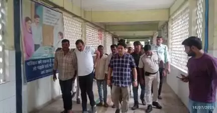 कहलगांव: कहलगांव विधायक पवन यादव के पैर में हेयर क्रैक, डॉक्टरों ने दी 8 दिन आराम करने की सलाह