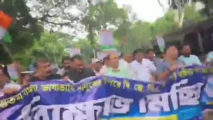 কল্যাণী: কল্যাণীতে তৃণমূল কংগ্রেসের  বিজেপির বিরুদ্ধে বিক্ষোভ মিছিল উপস্থিত জেলা তৃণমূলের সভাপতি
