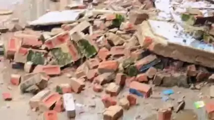 भिंड: हाउंसिंग कॉलोनी में बारिश से एक खाली मकान ढह गया