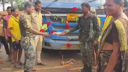गडचिरोली: गडचिरोली पोलीस दलाच्या प्रयत्नांनी स्वातंत्र्यानंतर प्रथमच अतिदुर्गम मरकणार ते अहेरी बस सेवेला सुरुवात