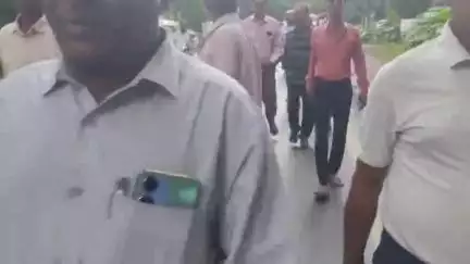 मंडला: वरिष्ठ नागरिक पेंशनर एसोसिएशन ने विभिन्न मांगों को लेकर कलेक्ट्रेट में ज्ञापन सौंपा