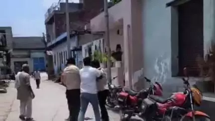 खुर्जा: टैना गौसपुर में विद्युत कनेक्शन काटने गए विद्युत विभाग के कर्मचारियों के साथ हुई अभद्रता और मारपीट