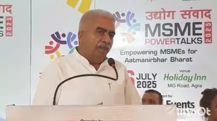 आगरा: आगरा पहुंचे कैबिनेट मंत्री राकेश सचान ने होटल होली डे इन में की प्रेस वार्ता