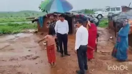 कांडी: एसडीएम ने कांडी प्रखंड में बाढ़ का मुआयना किया, मुसहर परिवार से मुलाकात की
